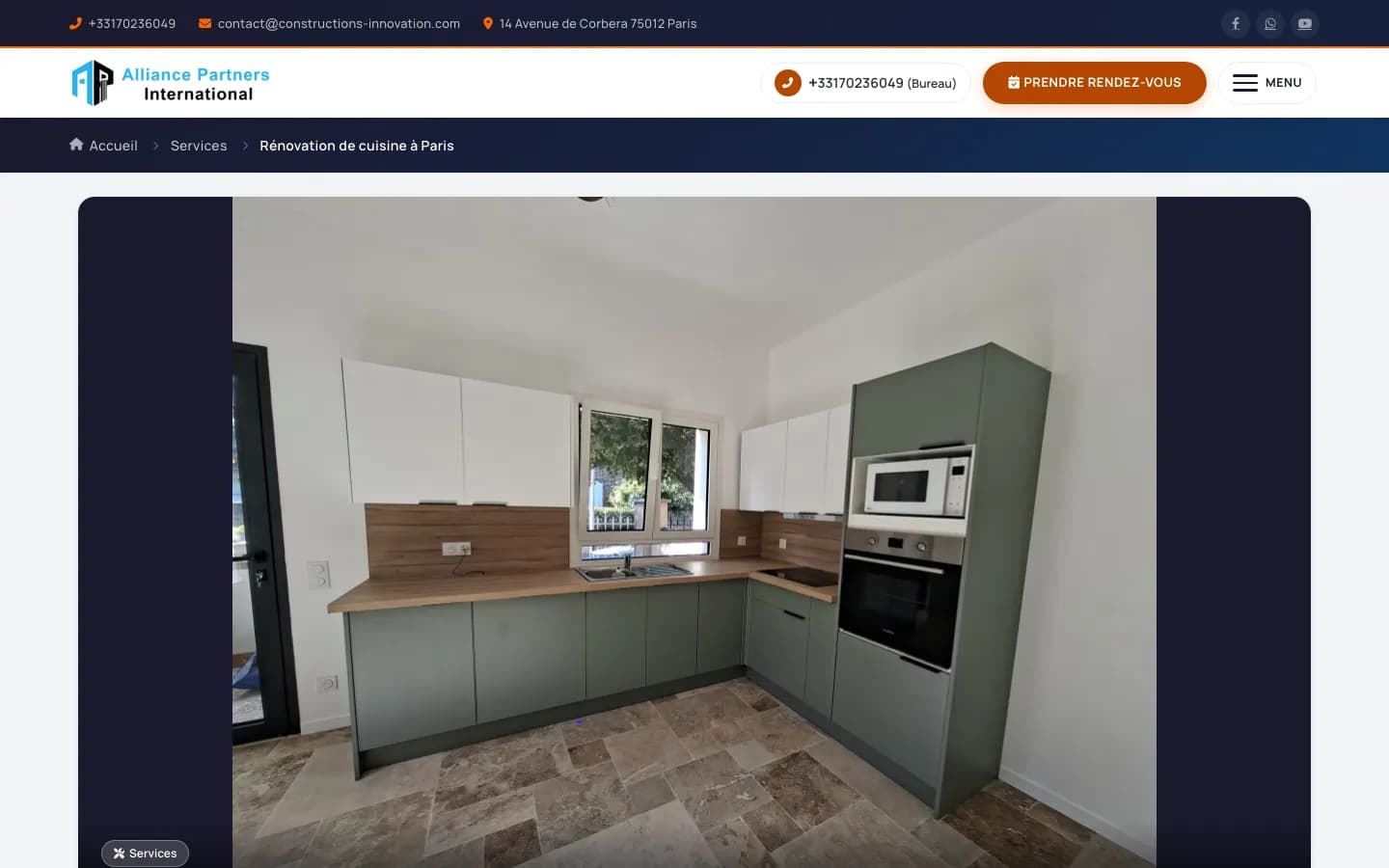 Constructions Innovation kitchen renovation service page (French) with a finished fitted kitchen photo